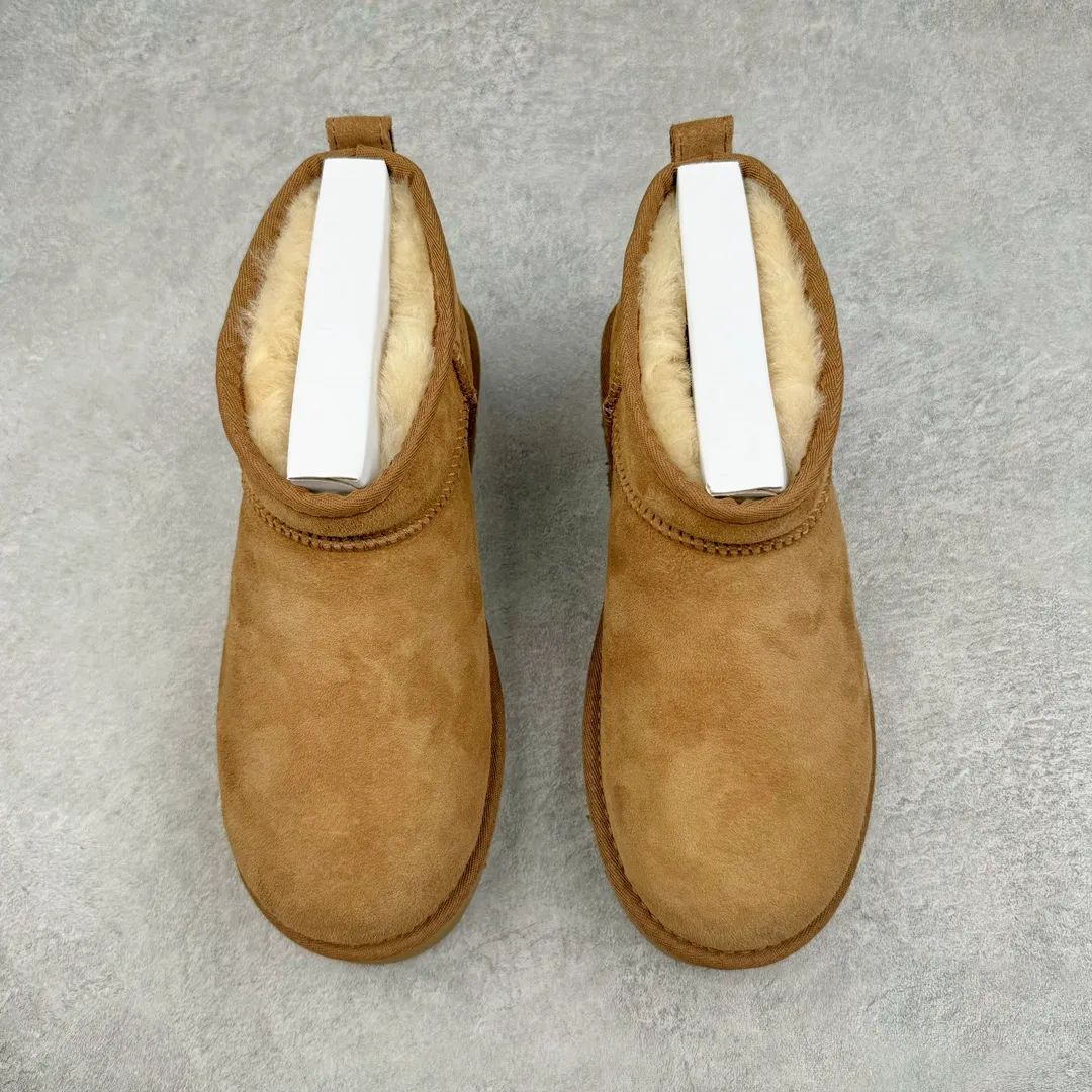 Pick up locally 💰520 UGG 5092 Classic autumn and winter sheepskin and fur integrated snow boots. All shoes are made of ZP. Longfeng A-grade Australian imported sheepskin and fur integrated brand OEM production line. Fully follow the ZP process. OEM original pattern maker. Adhering to the principle of no original shoe development and selection. Pay attention to every detail. The most authentic version on the market. TREADLITE "Light Wing" technology outsole. Light/durable/flexible/pile size: 35 36 37 38 39 40 Coding: by2936070